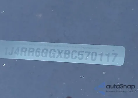 2011 Jeep Grand Cherokee Overland z USA, uszkodzony, nr VIN 1J4RR6GGXBC570117